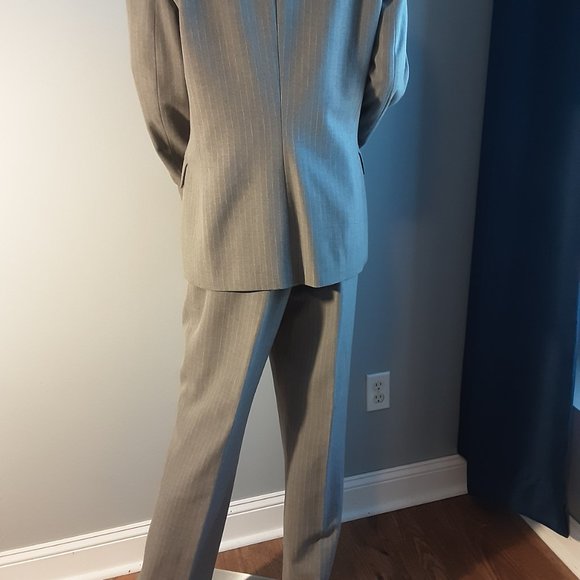 RETRO STYLE GRAY PINSTRIPE SUIT by LIZ CLAIBORNE - Picture 3 of 11